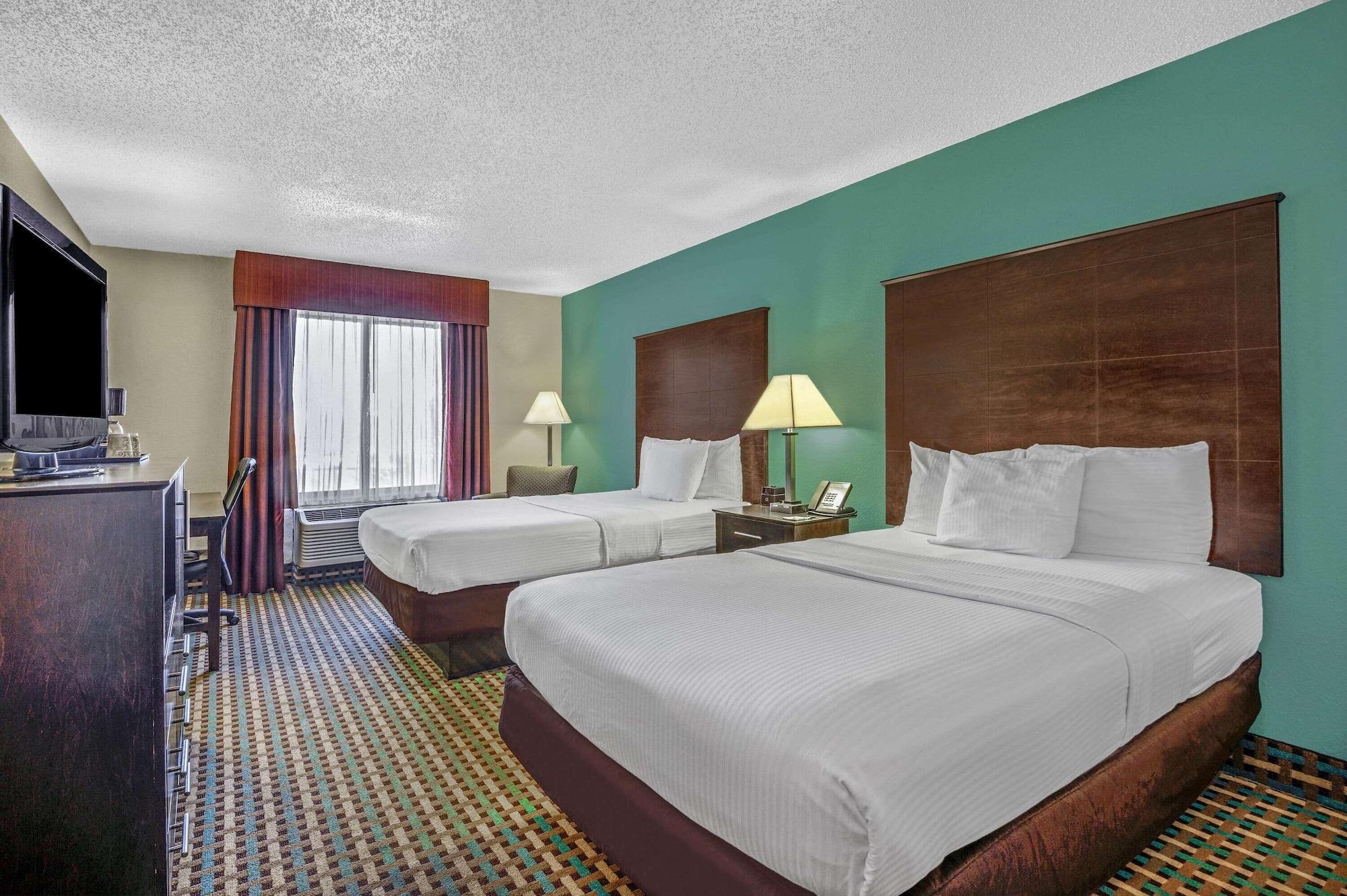 La Quinta Inn By Wyndham Columbia Se Fort Jackson מראה חיצוני תמונה