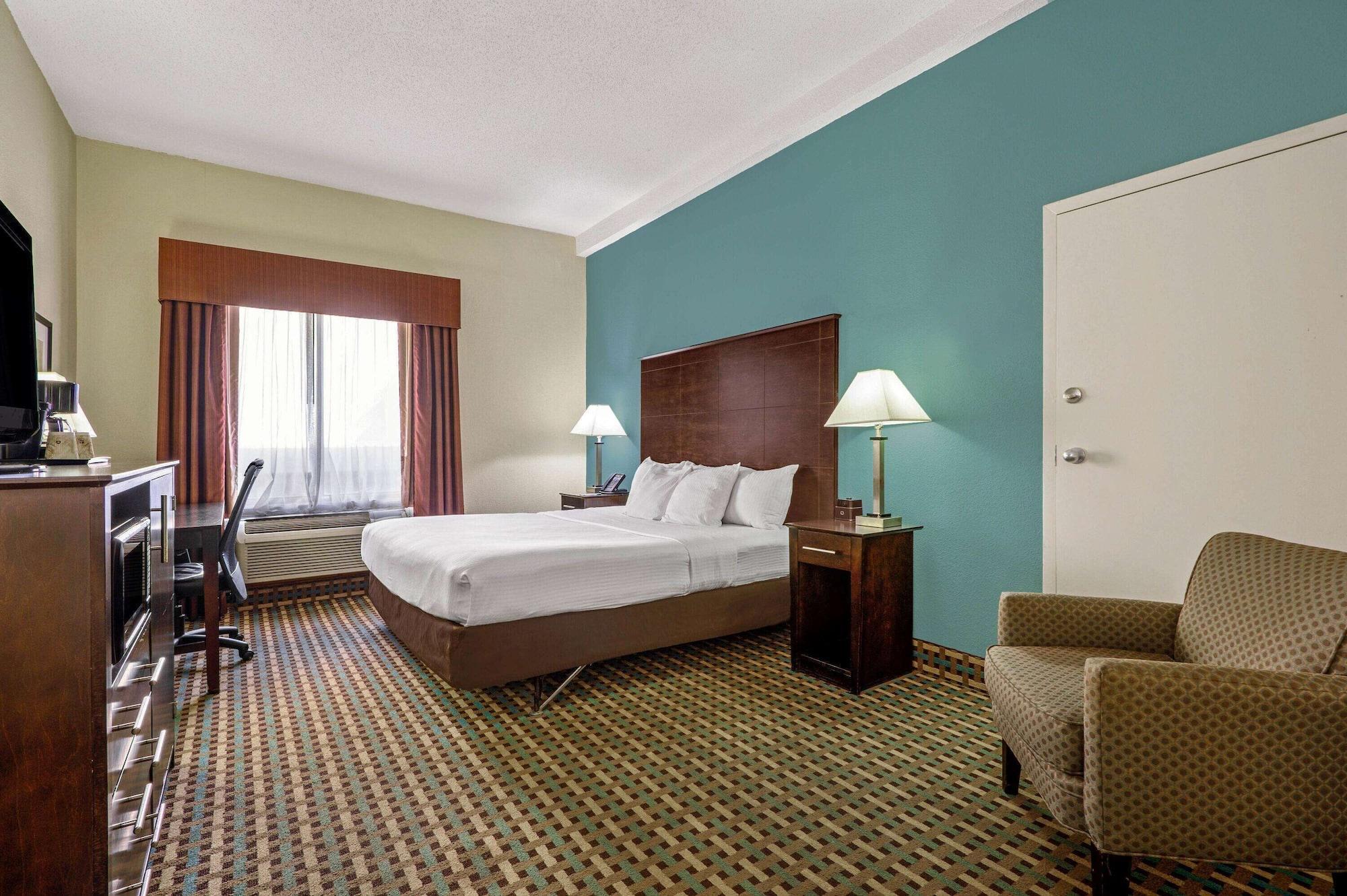 La Quinta Inn By Wyndham Columbia Se Fort Jackson מראה חיצוני תמונה