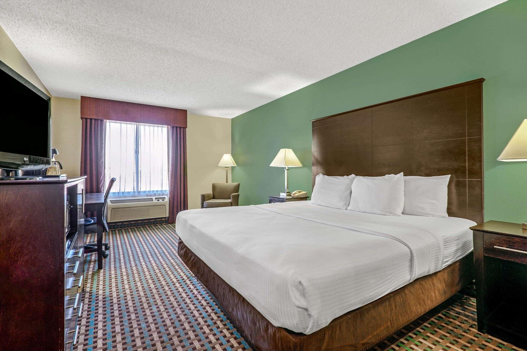 La Quinta Inn By Wyndham Columbia Se Fort Jackson מראה חיצוני תמונה