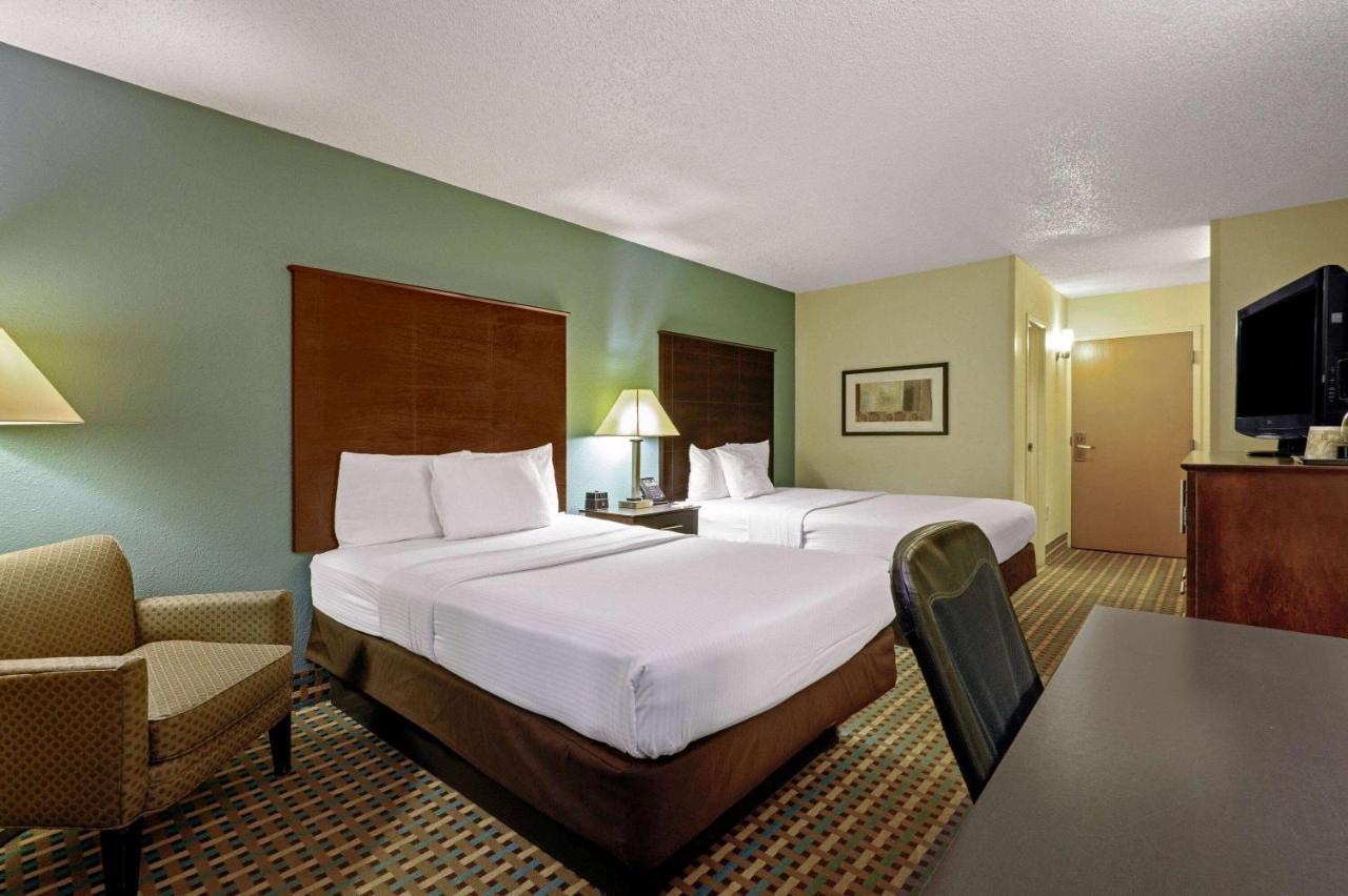La Quinta Inn By Wyndham Columbia Se Fort Jackson מראה חיצוני תמונה