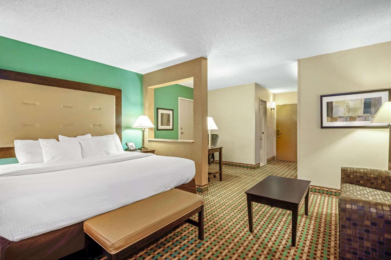 La Quinta Inn By Wyndham Columbia Se Fort Jackson מראה חיצוני תמונה