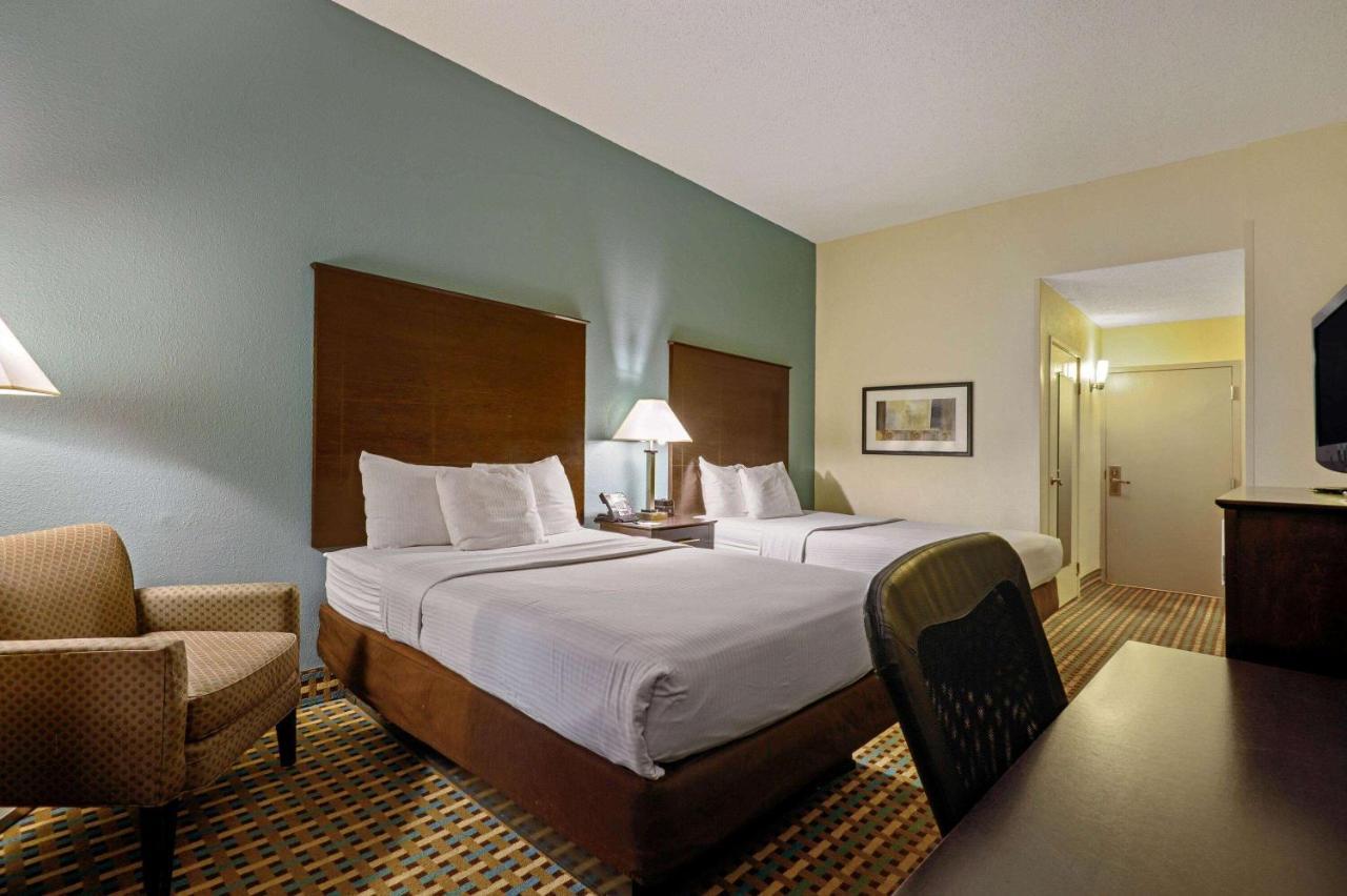 La Quinta Inn By Wyndham Columbia Se Fort Jackson מראה חיצוני תמונה